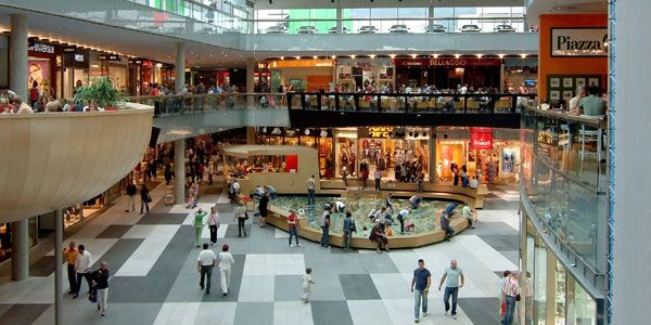 Veniturile centrelor comerciale din România ar putea creşte cu 3,5%, în acest an