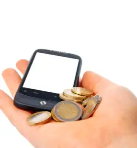 Electroretailul, din nou în priză. Cât de des îşi schimbă românii telefonul