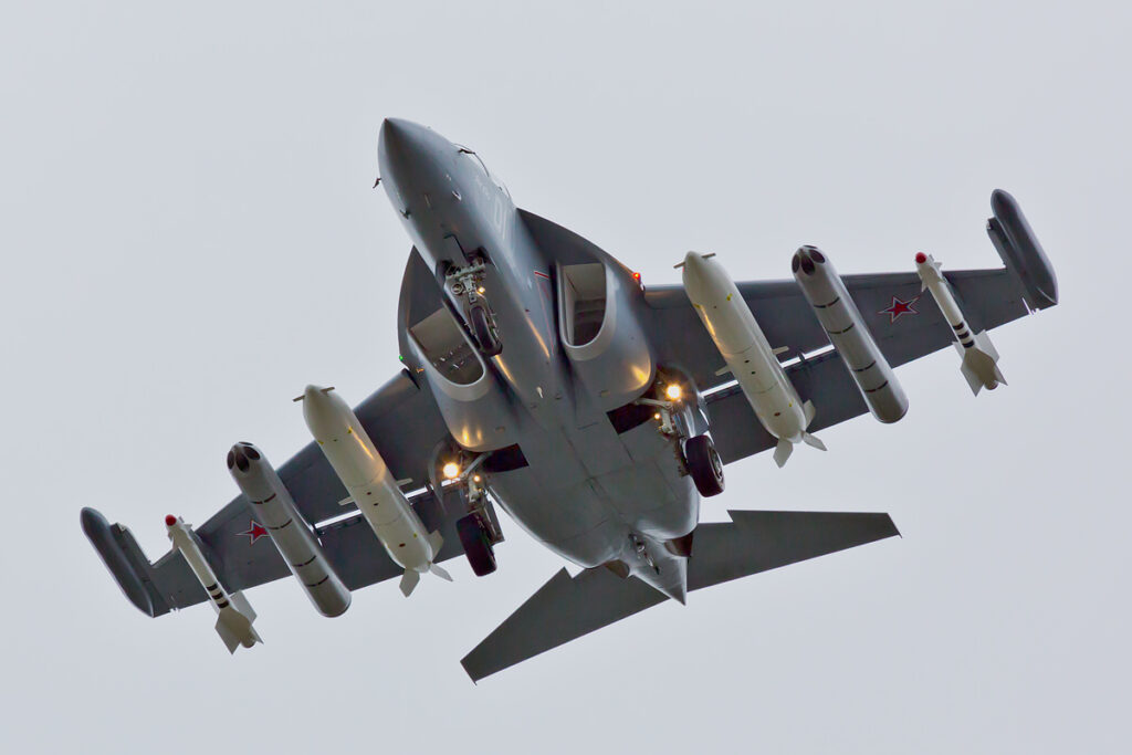 Rusia urmează să livreze Siriei 36 de avioane Iak-130