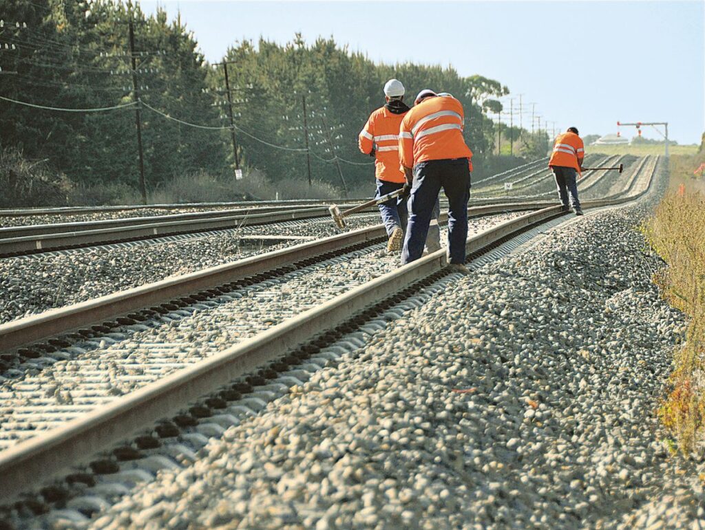 CFR: Peste 1.000 de kilometri de cale ferată, scoşi la licitaţie pentru închiriere