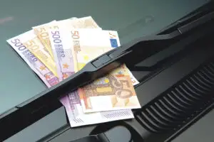 Unde se duc banii din poliţa de asigurare