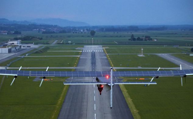 VIDEO Cum arată avionul alimentat cu energie solară care va zbura în jurul lumii