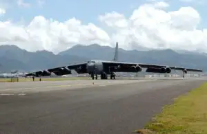 SUA au transferat temporar în Europa trei bombardiere strategice B-52