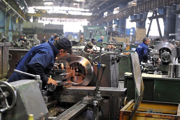 România a avut cea mai mică scădere a producţiei industriale din UE în luna aprilie