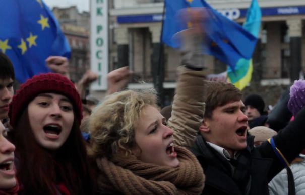 UE face apel la Rusia să accepte planul de pace al lui Poroşenko