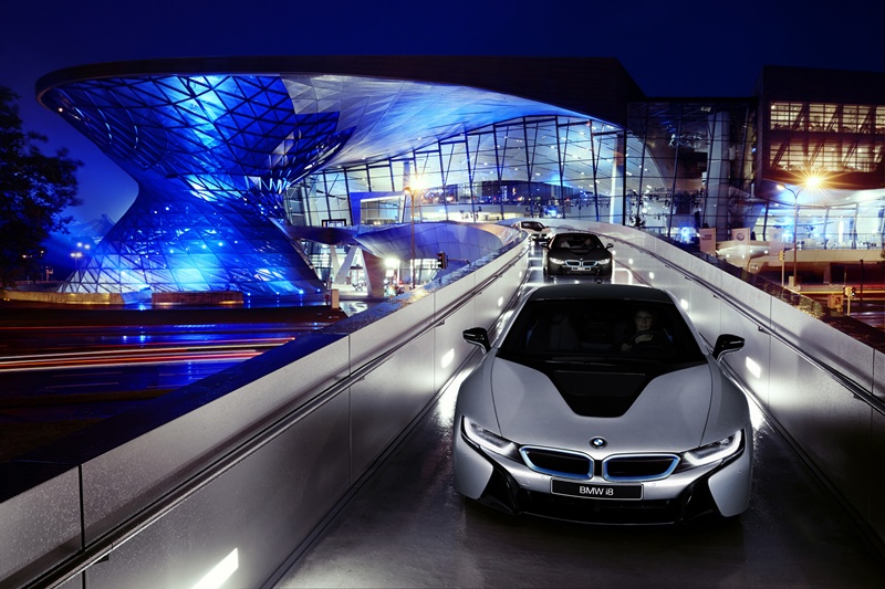 Premieră: BMW a livrat primele opt modele i8