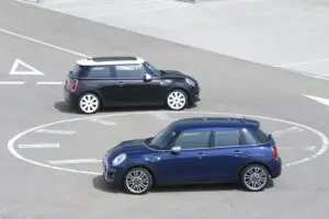 PREMIERĂ: Cum arată noul MINI cu cinci uşi
