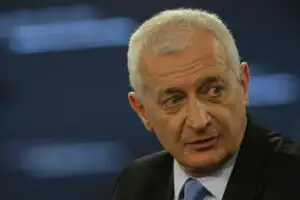 Au adoptat un memorandum pentru AUTONOMIE. Frunda: „Noțiunea de autonomie figurează și-n Constituție. E un lucru normal!”