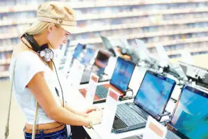 Avantaje pentru programatorii IT: Cine şi cum se califică?