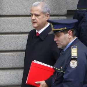 Instanţa admite eliberarea condiţionată a lui Adrian Năstase. Decizia nu e definitivă