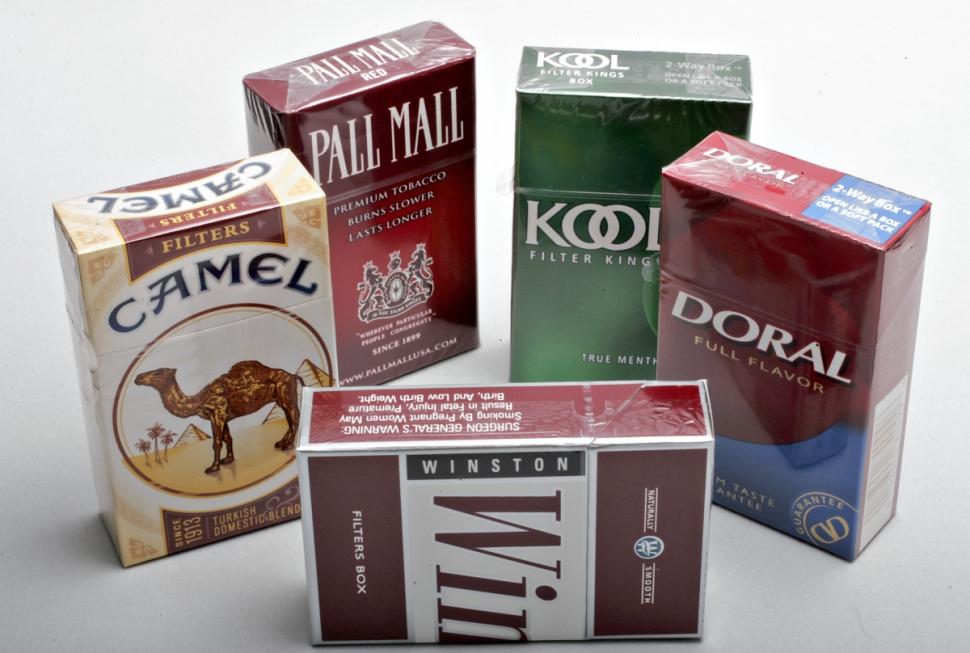 Amendă record de 23 miliarde dolari pentru producătorul țigărilor Camel și Pall Mall
