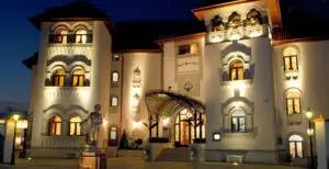 Palatul construit de arhitectul regelui Carol I stă la vânzare de şase ani. Preţul a scăzut cu 60%
