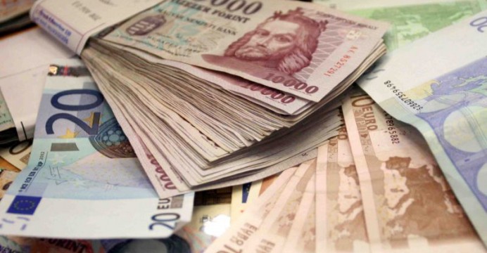 Ungaria: 10 bănci amendate cu 232.000 euro