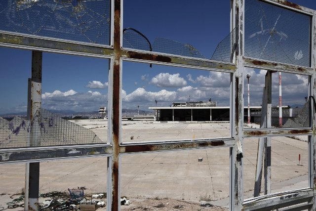 FOTO Cum arată un aeroport important care a ajuns o ruină