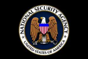 RAPORT: Peste 100 de arestări datorită programelor de supraveghere ale NSA