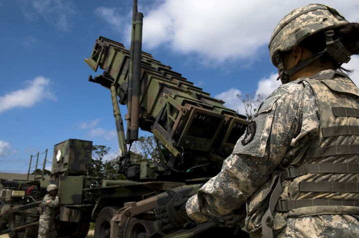 Una dintre cele mai mari baze militare NATO din Europa de Est ar putea fi amplasată chiar lângă graniţa cu Rusia