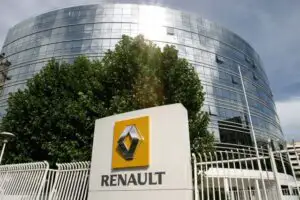 Șefii de la Renault sunt loviți în plin de pandemie! Ar putea pierde un sfert din remunerație