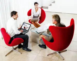 IMM-urile investesc până la 5% din cifra lor de afaceri în soluţii IT