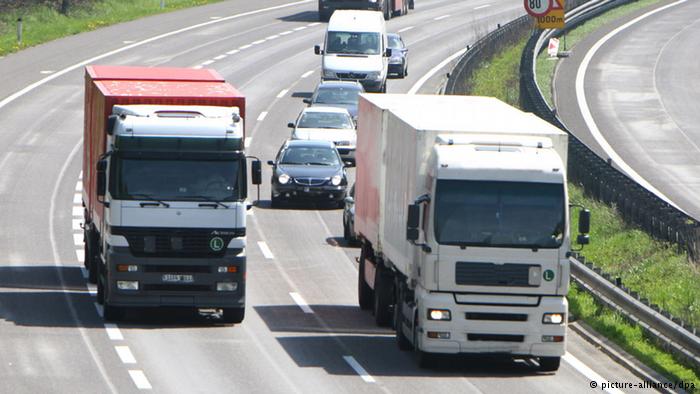 Noi aberaţii protecţioniste: salariul minim german, obligatoriu pentru şoferii români
