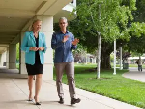 Doi giganţi rivali din IT au bătut palma pentru un parteneriat istoric