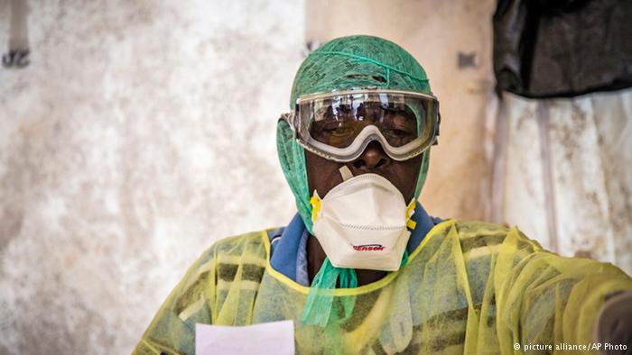 DW: Epidemia de ebola, mai gravă decât s-a crezut