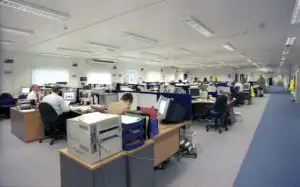Europenii sfidează restricțiile legate de rețelele sociale la locul de muncă