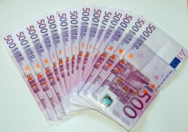 Banca Central Europeană începe să cumpere obligaţiuni ipotecare de la mijlocul lui octombrie