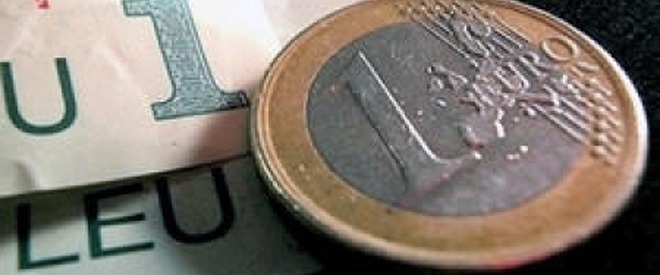 Leul stagnează faţă de euro şi creşte în raport cu dolarul
