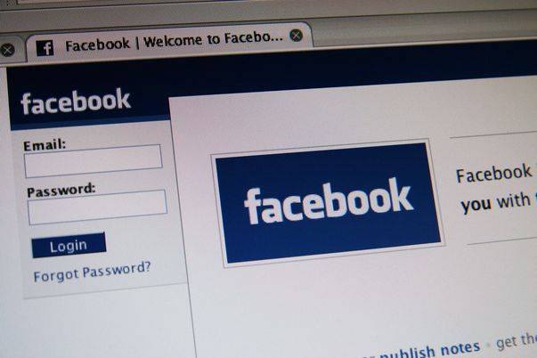 EY: Peste 50% dintre utilizatorii români de Facebook sunt bărbaţi