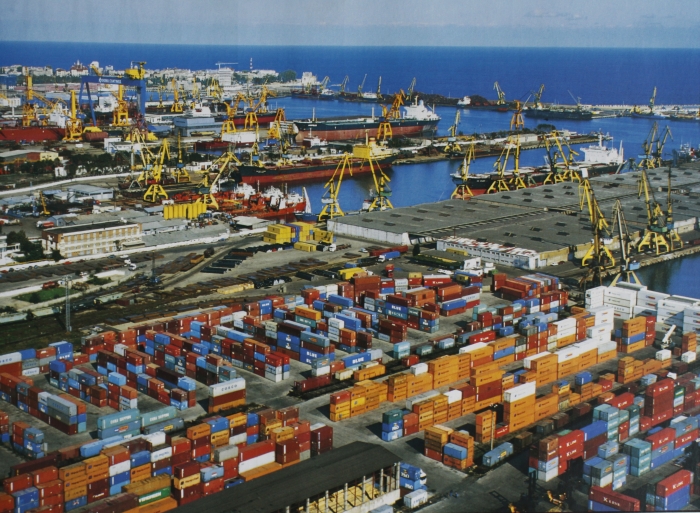 Operatorii portuari cer revocarea întregii conduceri, nelegale, de la Administraţia Porturilor Maritime