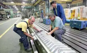 Producţia industrială a crescut cu 3,4% în primele 4 luni ale anului susţinută de avansul industriei prelucrătoare