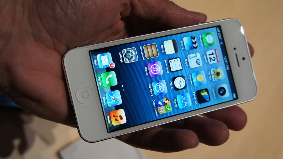 iPhone 5, cel mai furat telefon mobil din Marea Britanie
