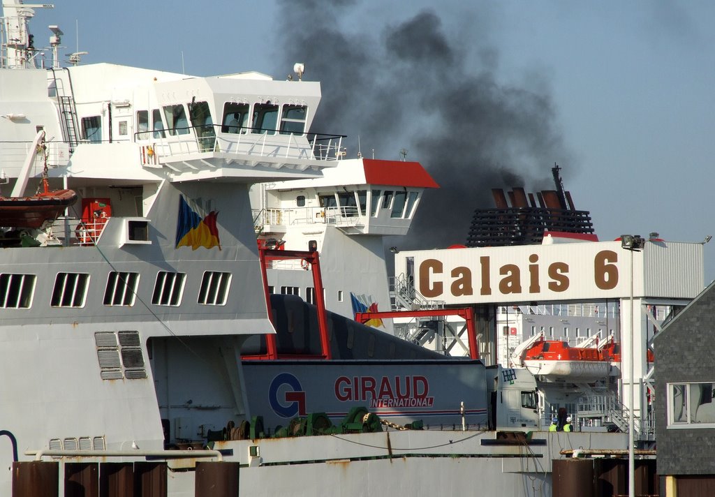 Acord franco-britanic asupra gestionării migraţiei în portul Calais