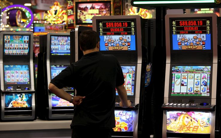 Câţi bani pierd românii  la jocurile de noroc