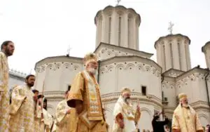 Biserica îndeamnă credincioşii să meargă la vot