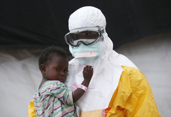 5.000 de oameni omorâți până acum de Ebola. Statele Unite testează un nou vaccin experimental împotriva teribilei maladii