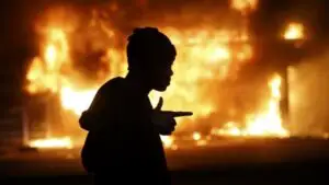 Cazul Ferguson: 61 de persoane arestate după prima zi de proteste VIDEO