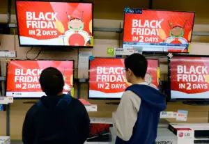 STUDIU: Ce vor să cumpere românii de Black Friday