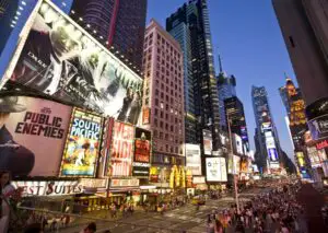 Economia americană, creştere peste aşteptări!