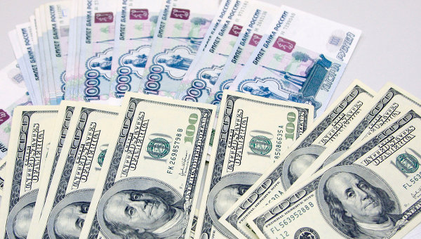 Rubla, nou minim istoric față de dolar