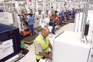 Profitul Ford Motor s-a redus la jumătate în 2014