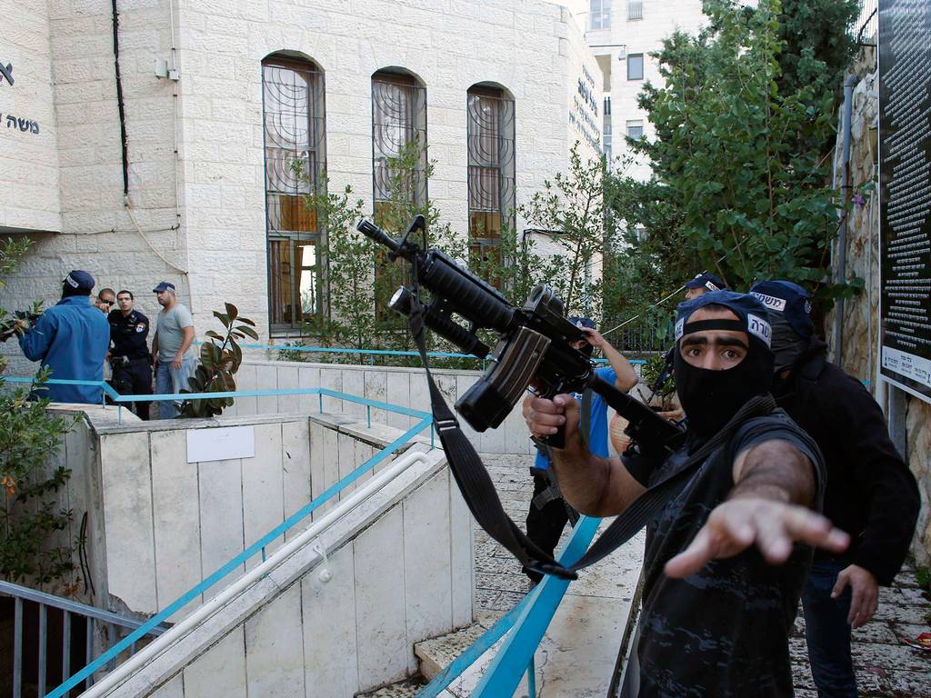 Cel puţin şase evrei, ucişi la o sinagogă din Ierusalim