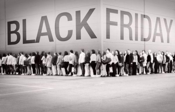 ”Aproape 30% dintre românii din mediul urban vor face cumpărături de Black Friday”