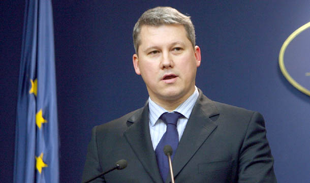 Klaus Iohannis, în luna septembrie: După ce câștig alegerile îl voi numi pe Cătălin Predoiu premier