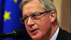 „Isărescu al Franţei” respinge taxele pe bănci: „Ar reduce creditarea”