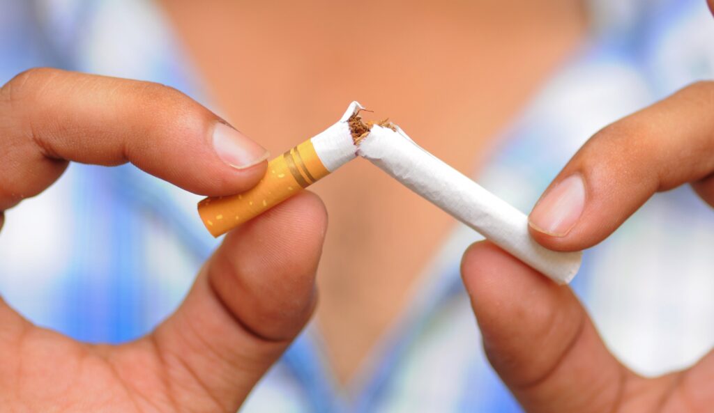 Americanii renunţă  la fumat