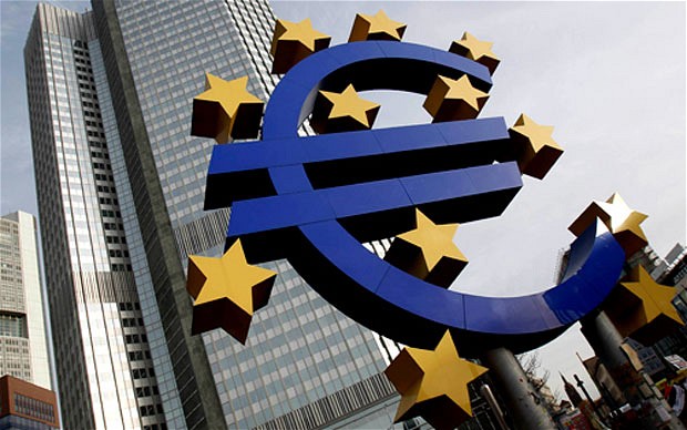 Zona euro riscă să intre pentru a treia oară în recesiune