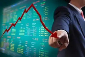 BCR se aşteaptă la creşteri de taxe şi scăderea investiţiilor în 2015. Prin urmare, a redus prognoza de creştere economică