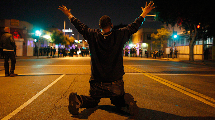 REVISTA PRESEI INTERNAȚIONALE – Situaţie tensionată la Ferguson; proteste pe întreg teritoriul american