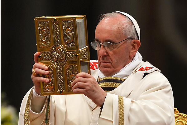 Contul papei Francisc a depăşit 20 de milioane de followeri pe Twitter